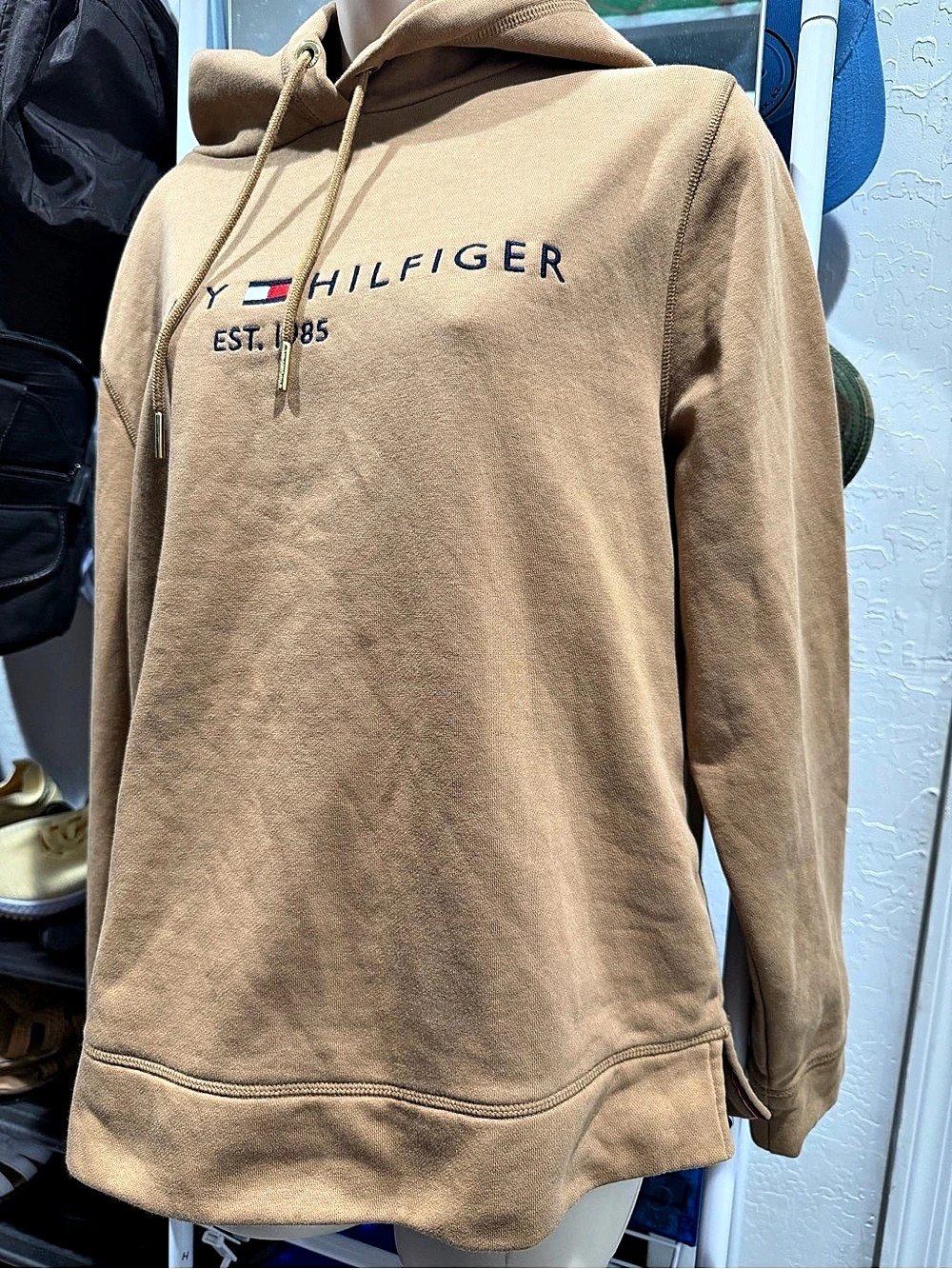 Tommy Hilfiger Est. 1985 Hoodie Pullover Hoodie in Brown Size Large